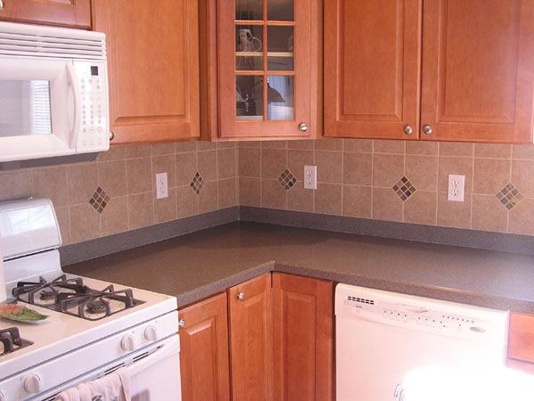 Porcelain Tile Backsplash with Slate Insets in Hudson, Ohio